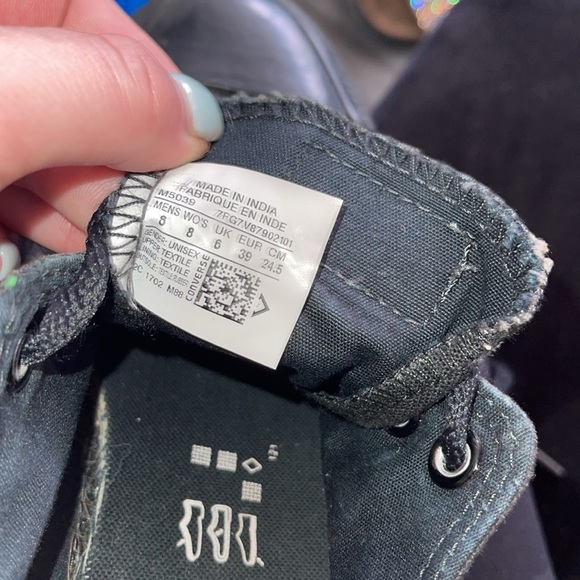 Converse - Picture 2 of 3